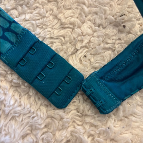 Maidenform • Turquoise Bra, Mermaid Scale Textured Pattern, Size: 34B Push Up - Picture 5 of 6